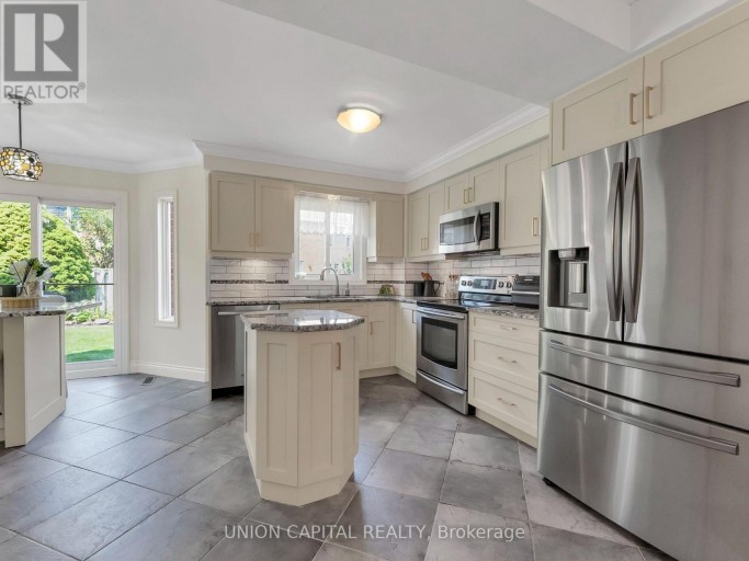 772 PEBBLE COURT, Pickering (Amberlea), Ontario, L1V3P3
