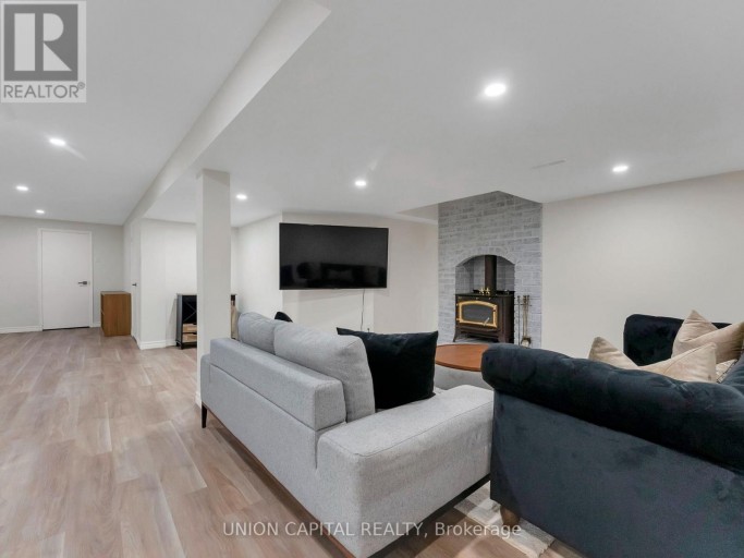 772 PEBBLE COURT, Pickering (Amberlea), Ontario, L1V3P3