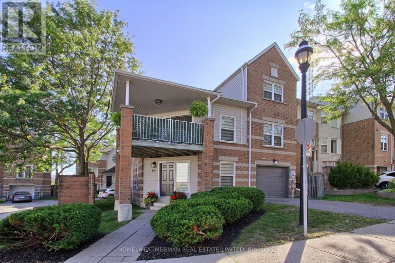 30 BRANDY LANE WAY, Newmarket (Central Newmarket), Ontario, L3Y8P7