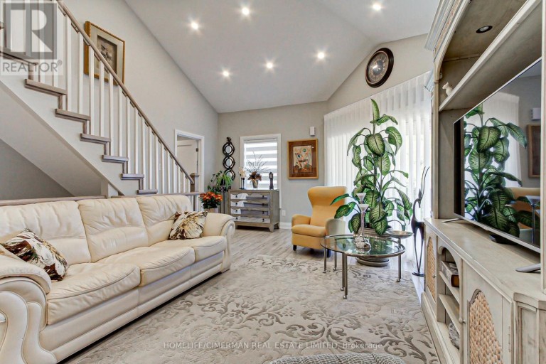30 BRANDY LANE WAY, Newmarket (Central Newmarket), Ontario, L3Y8P7