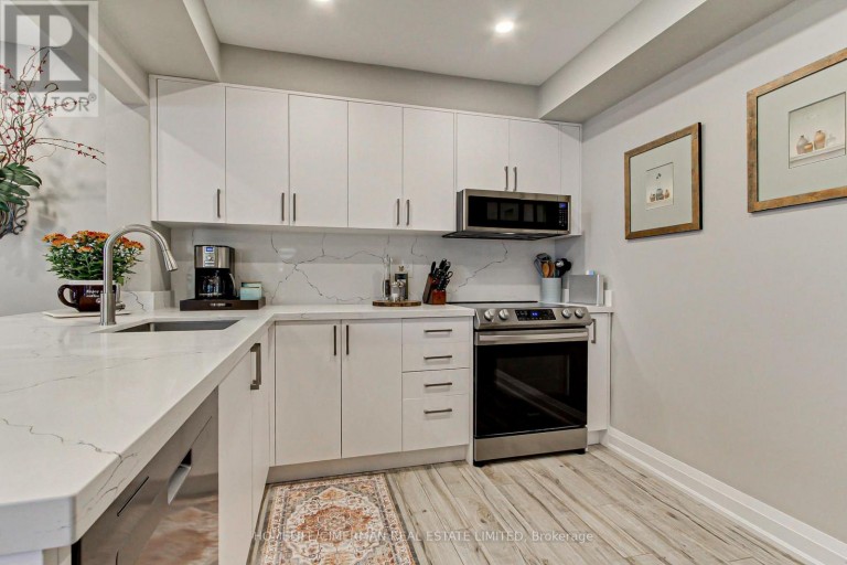 30 BRANDY LANE WAY, Newmarket (Central Newmarket), Ontario, L3Y8P7