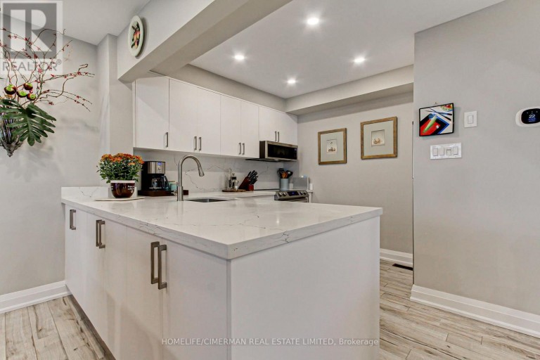 30 BRANDY LANE WAY, Newmarket (Central Newmarket), Ontario, L3Y8P7