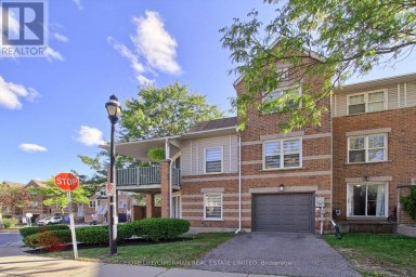 30 BRANDY LANE WAY Newmarket (Central Newmarket) Ontario photo 2