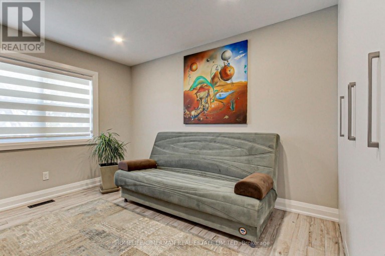 30 BRANDY LANE WAY, Newmarket (Central Newmarket), Ontario, L3Y8P7