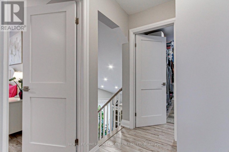 30 BRANDY LANE WAY, Newmarket (Central Newmarket), Ontario, L3Y8P7