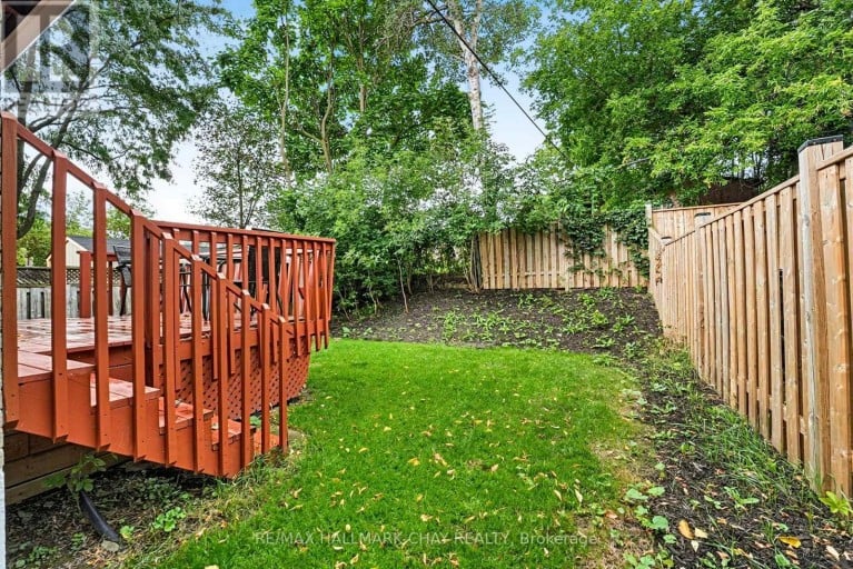 84 LONGFORD DRIVE, Newmarket (Bristol-London), Ontario, L3Y2Y4