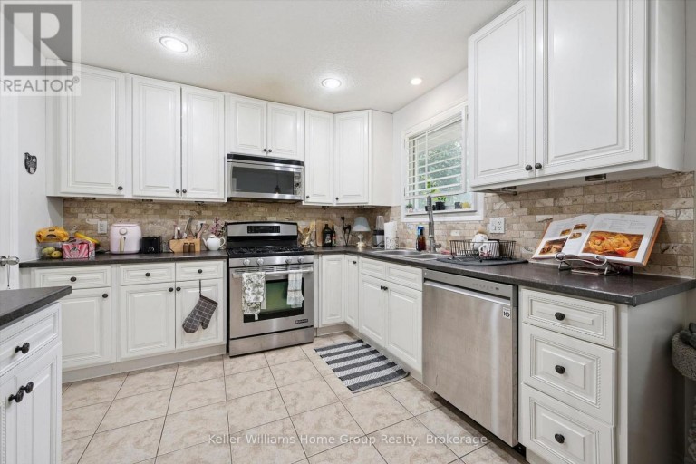 10 PICADILLY PLACE, Guelph (Dovercliffe Park/Old University), Ontario, N1G2P9