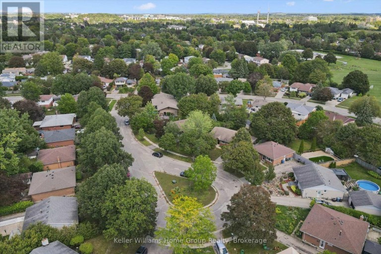 10 PICADILLY PLACE, Guelph (Dovercliffe Park/Old University), Ontario, N1G2P9