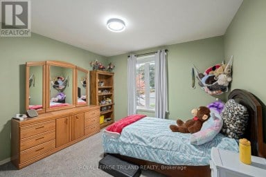 1611 TROSSACKS AVENUE London North (North C) Ontario photo 18