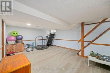 1611 TROSSACKS AVENUE London North (North C) Ontario photo 21
