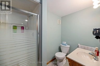 1611 TROSSACKS AVENUE London North (North C) Ontario photo 25