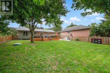 1611 TROSSACKS AVENUE London North (North C) Ontario photo 33