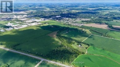 4225 LINE 7 Perth South (Blanshard) Ontario photo 5