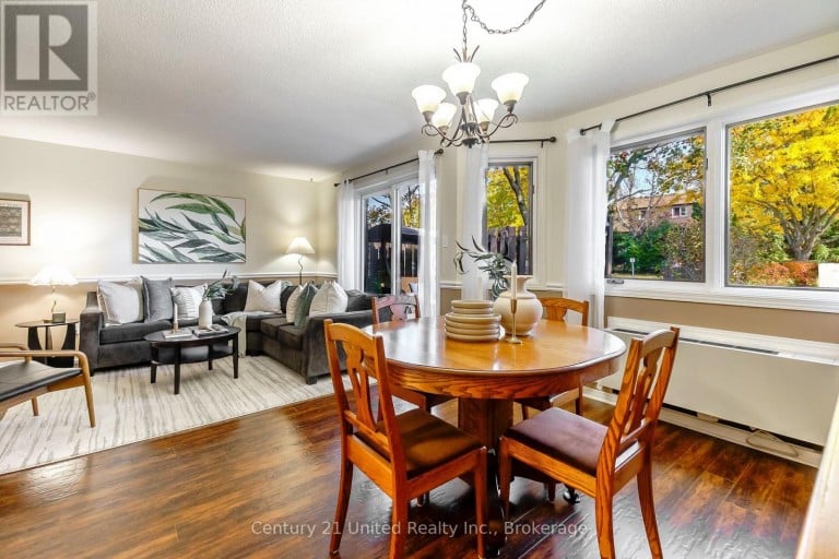 15 - 36 CHAMPLAIN CRESCENT, Peterborough (Northcrest Ward 5), Ontario, K9L1T1