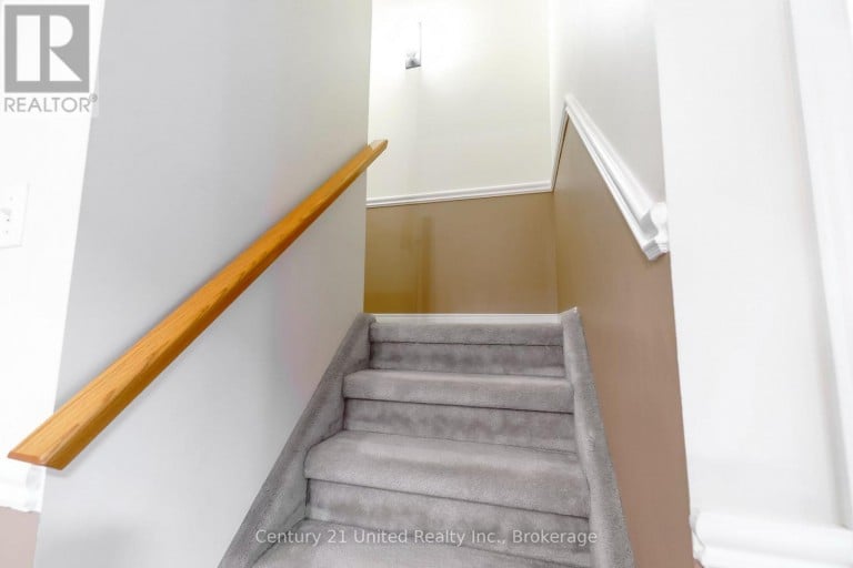 15 - 36 CHAMPLAIN CRESCENT, Peterborough (Northcrest Ward 5), Ontario, K9L1T1