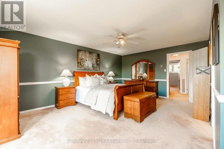 15 - 36 CHAMPLAIN CRESCENT, Peterborough (Northcrest Ward 5), Ontario, K9L1T1