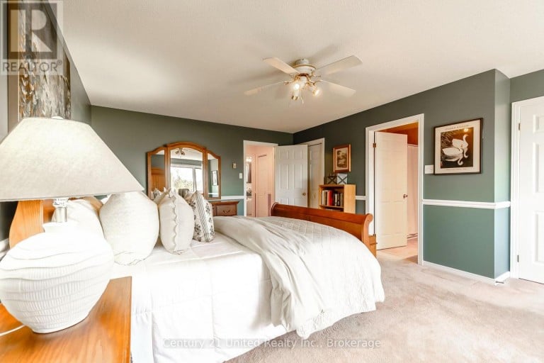 15 - 36 CHAMPLAIN CRESCENT, Peterborough (Northcrest Ward 5), Ontario, K9L1T1
