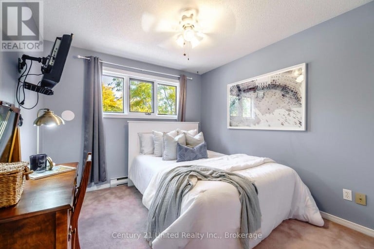 15 - 36 CHAMPLAIN CRESCENT, Peterborough (Northcrest Ward 5), Ontario, K9L1T1