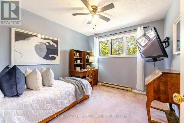 15 - 36 CHAMPLAIN CRESCENT, Peterborough (Northcrest Ward 5), Ontario, K9L1T1