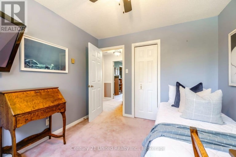 15 - 36 CHAMPLAIN CRESCENT, Peterborough (Northcrest Ward 5), Ontario, K9L1T1
