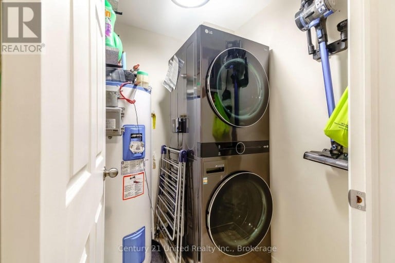 15 - 36 CHAMPLAIN CRESCENT, Peterborough (Northcrest Ward 5), Ontario, K9L1T1