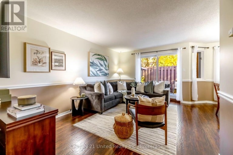 15 - 36 CHAMPLAIN CRESCENT, Peterborough (Northcrest Ward 5), Ontario, K9L1T1