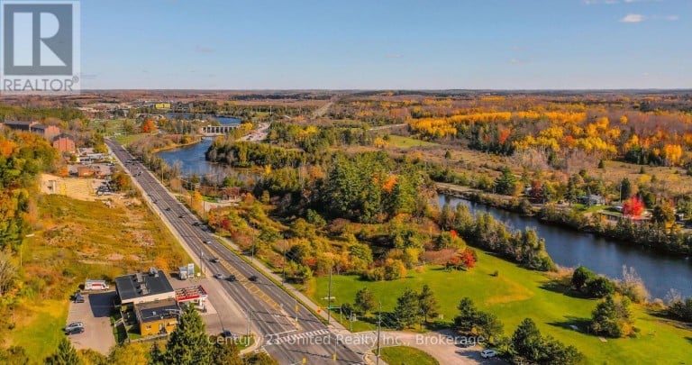 15 - 36 CHAMPLAIN CRESCENT, Peterborough (Northcrest Ward 5), Ontario, K9L1T1