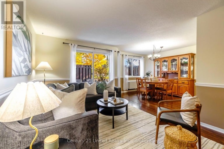 15 - 36 CHAMPLAIN CRESCENT, Peterborough (Northcrest Ward 5), Ontario, K9L1T1