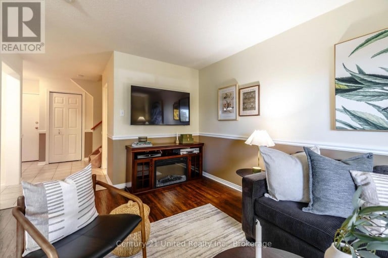15 - 36 CHAMPLAIN CRESCENT, Peterborough (Northcrest Ward 5), Ontario, K9L1T1