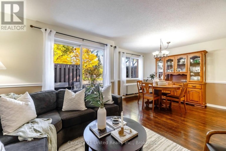 15 - 36 CHAMPLAIN CRESCENT, Peterborough (Northcrest Ward 5), Ontario, K9L1T1