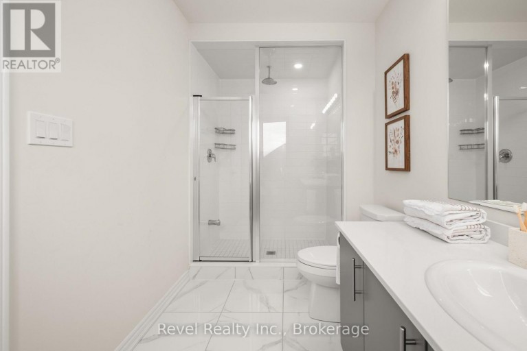 38 HICKEY LANE, Kawartha Lakes (Lindsay), Ontario, K9V1T9