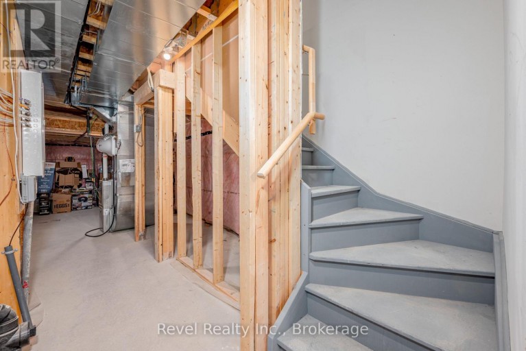38 HICKEY LANE, Kawartha Lakes (Lindsay), Ontario, K9V1T9