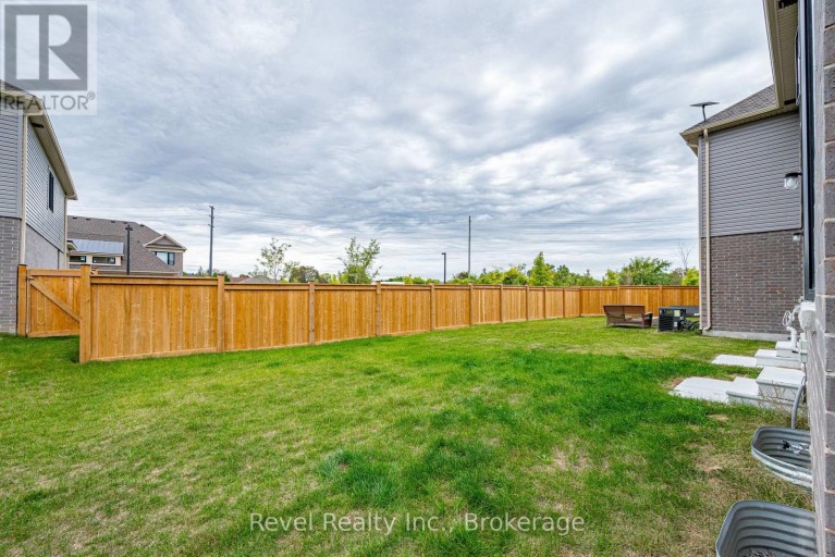 38 HICKEY LANE, Kawartha Lakes (Lindsay), Ontario, K9V1T9