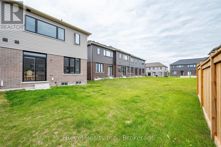 38 HICKEY LANE, Kawartha Lakes (Lindsay), Ontario, K9V1T9
