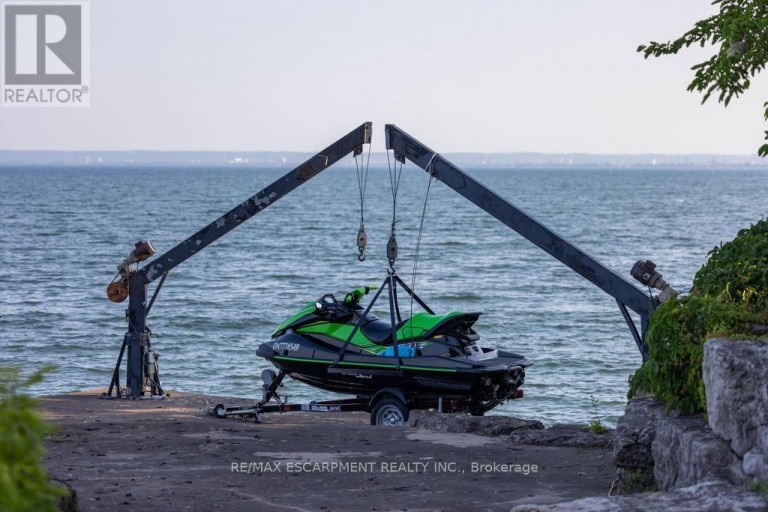 4038 LAKESHORE ROAD, Burlington (Shoreacres), Ontario, L7L1A1