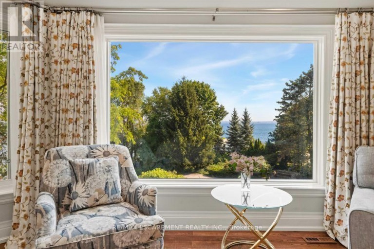 4038 LAKESHORE ROAD, Burlington (Shoreacres), Ontario, L7L1A1