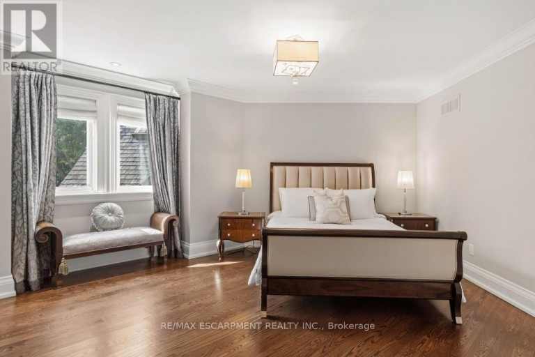 4038 LAKESHORE ROAD, Burlington (Shoreacres), Ontario, L7L1A1