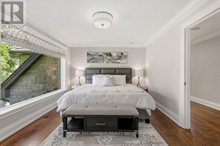 4038 LAKESHORE ROAD, Burlington (Shoreacres), Ontario, L7L1A1