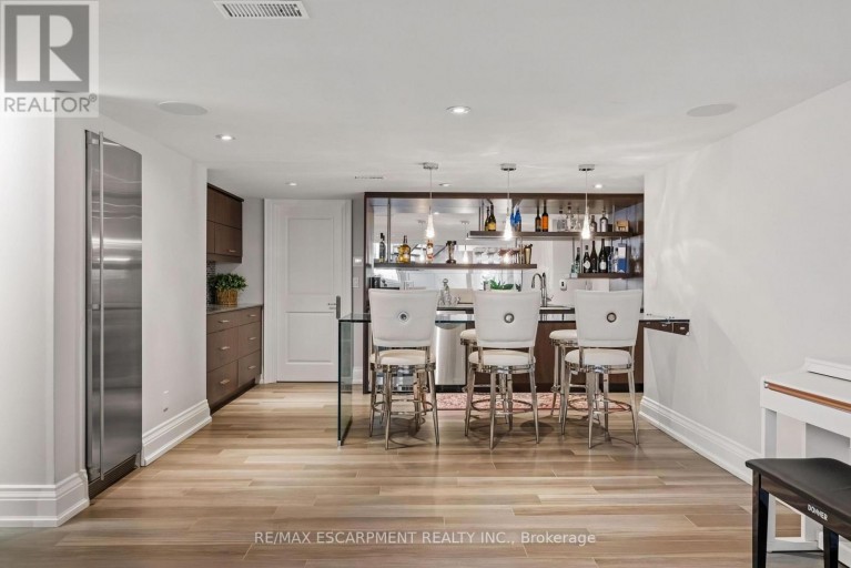 4038 LAKESHORE ROAD, Burlington (Shoreacres), Ontario, L7L1A1