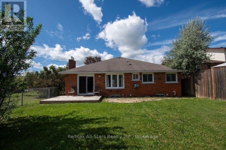 1921 MAPLERIDGE DRIVE, Peterborough (Monaghan Ward 2), Ontario, K9K1R1