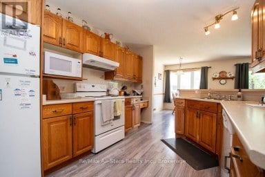 1921 MAPLERIDGE DRIVE Peterborough (Monaghan Ward 2) Ontario photo 9