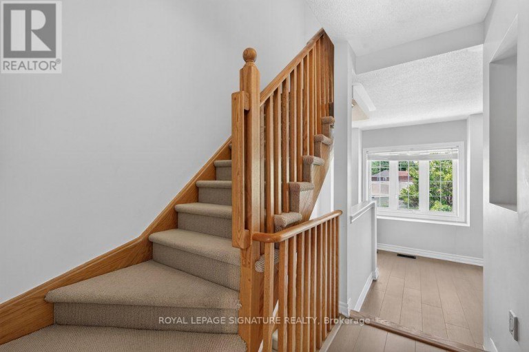 1755 DANFORTH AVENUE, Toronto (Woodbine Corridor), Ontario, M4C1J1