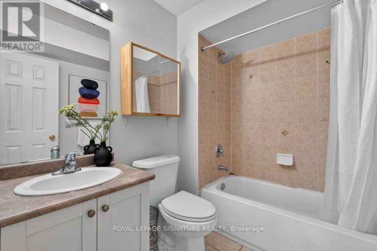 1755 DANFORTH AVENUE, Toronto (Woodbine Corridor), Ontario, M4C1J1