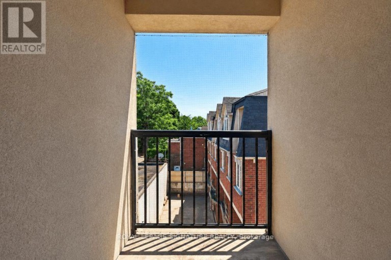1755 DANFORTH AVENUE, Toronto (Woodbine Corridor), Ontario, M4C1J1