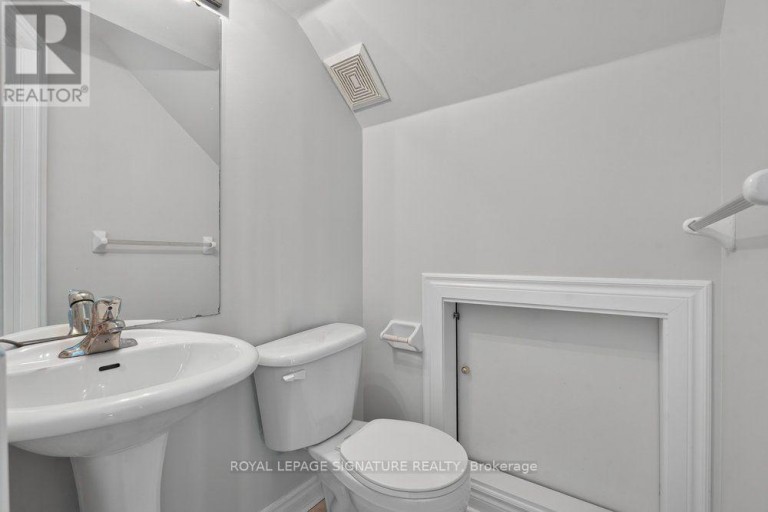 1755 DANFORTH AVENUE, Toronto (Woodbine Corridor), Ontario, M4C1J1