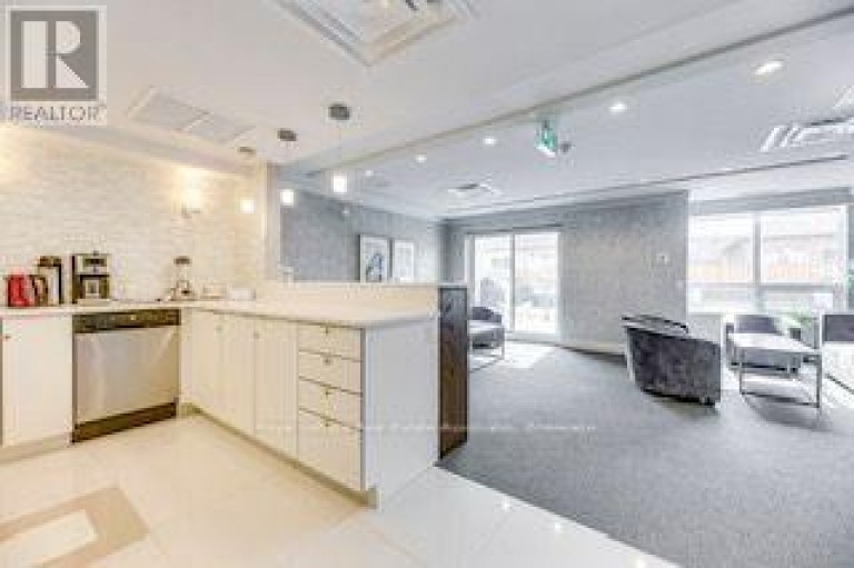 215 - 40 VIA ROSEDALE, Brampton (Sandringham-Wellington), Ontario, L6R4A4