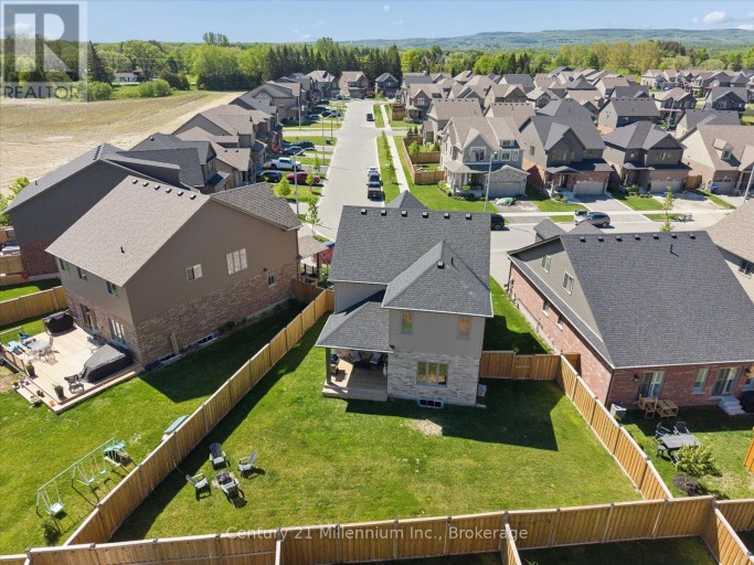 15 MAIDENS CRESCENT, Collingwood, Ontario, L9Y3B7