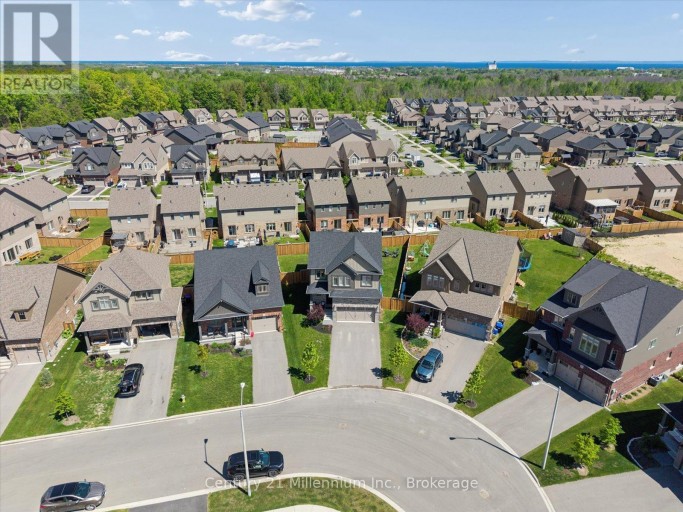 15 MAIDENS CRESCENT, Collingwood, Ontario, L9Y3B7