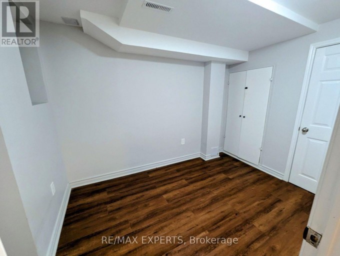 6 OGSTON CRESCENT, Whitby, Ontario, L1P0G6