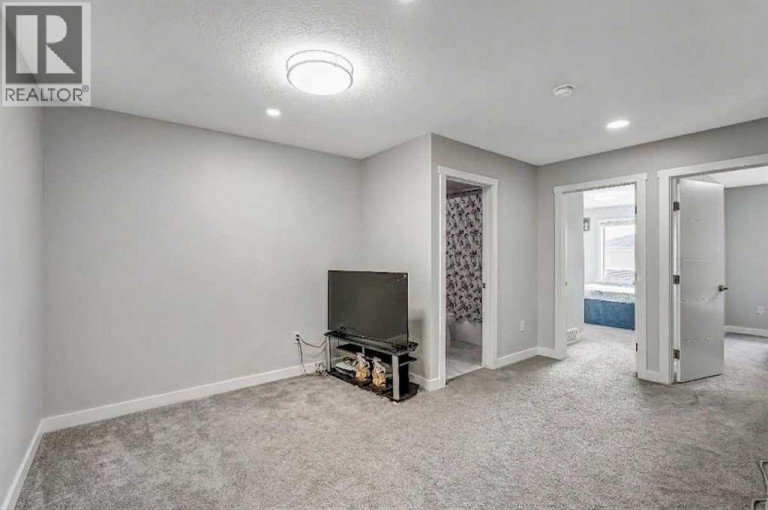 349 Corner Meadows Way NE, Calgary, Alberta, T3N1Y6